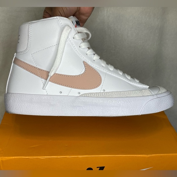 Nike Blazer Mid ‘77 with blush swoop. - Picture 6 of 8